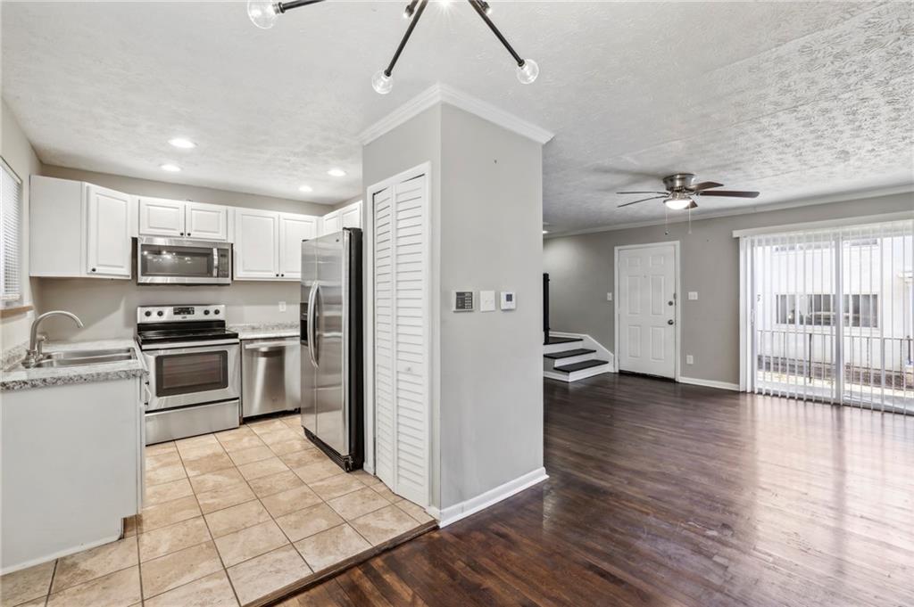 411 10th Street NE Unit 6