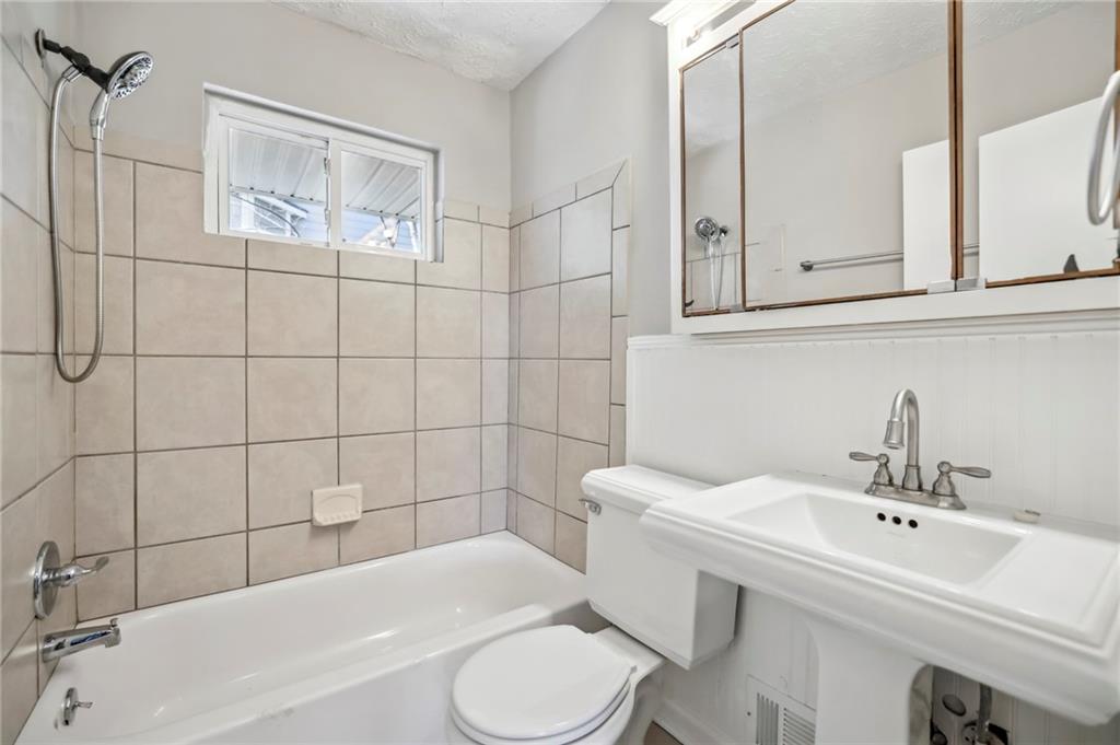 411 10th Street NE Unit 6