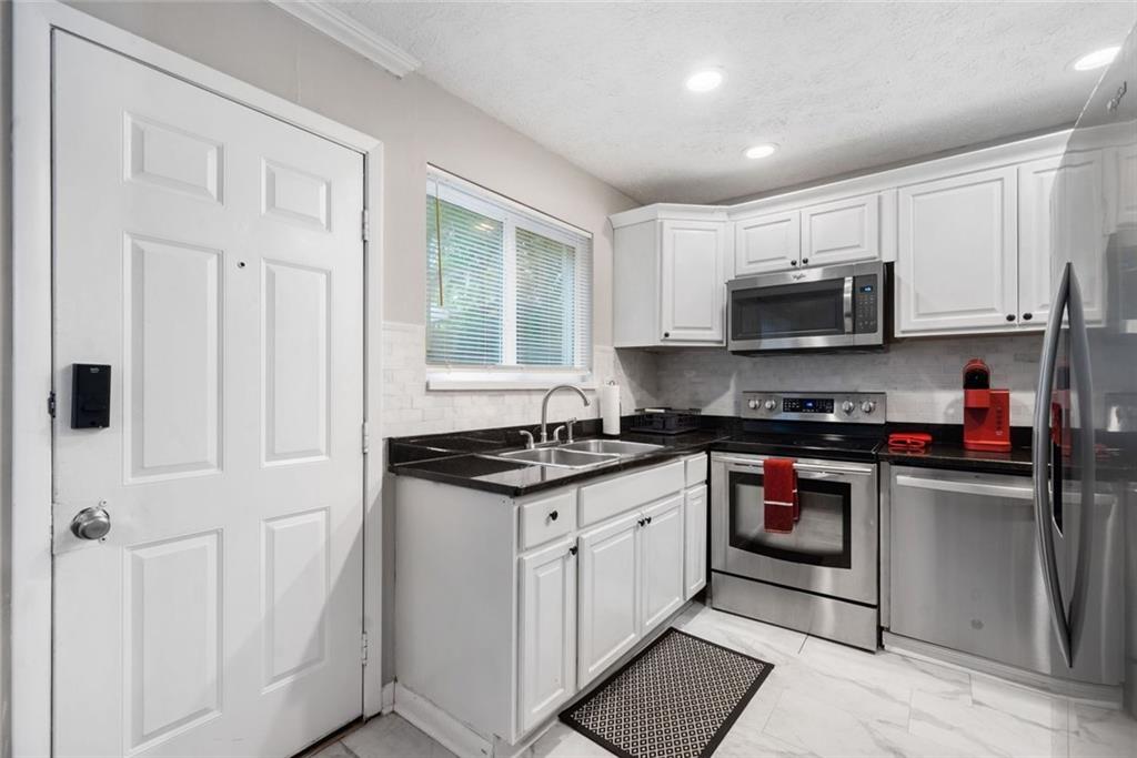 411 10th Street NE Unit 6