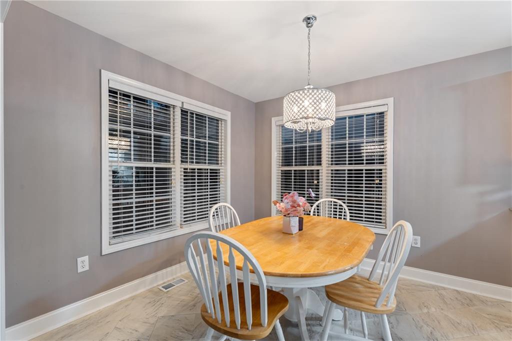 105 Woodberry Drive SE