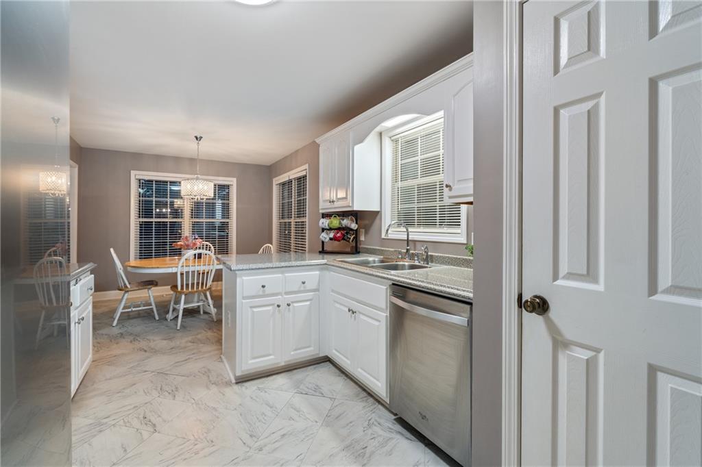 105 Woodberry Drive SE