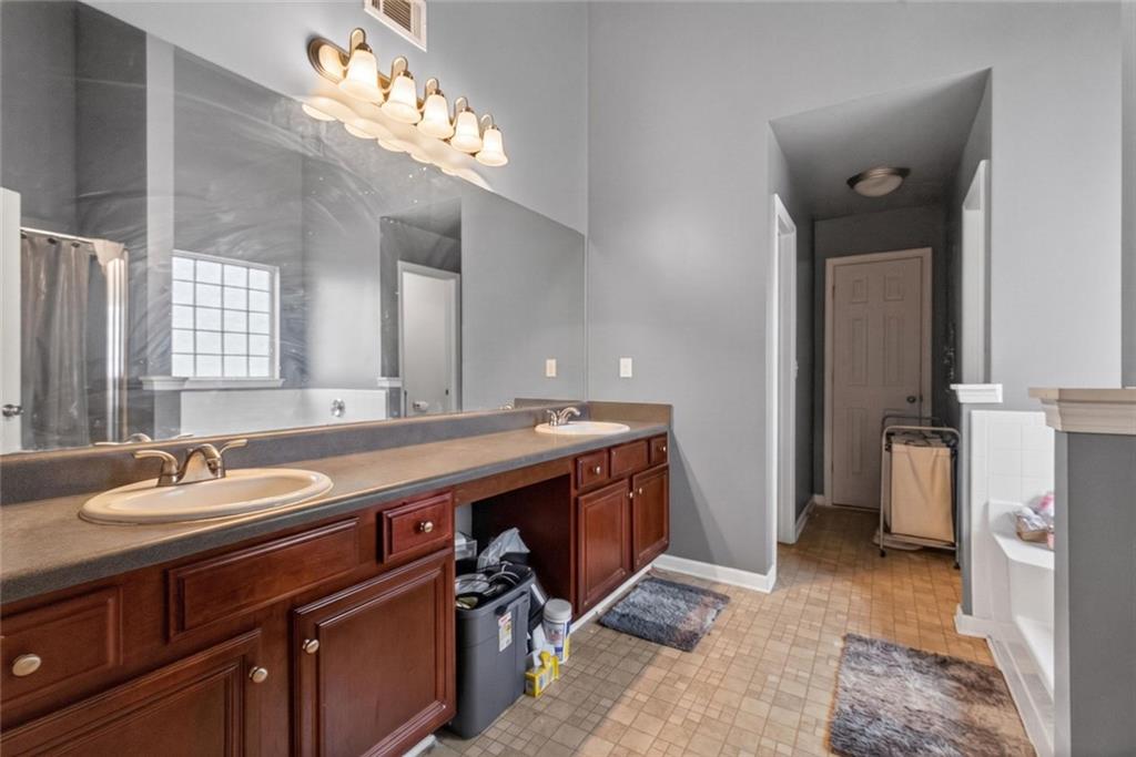 3285 Hunting Creek Pass