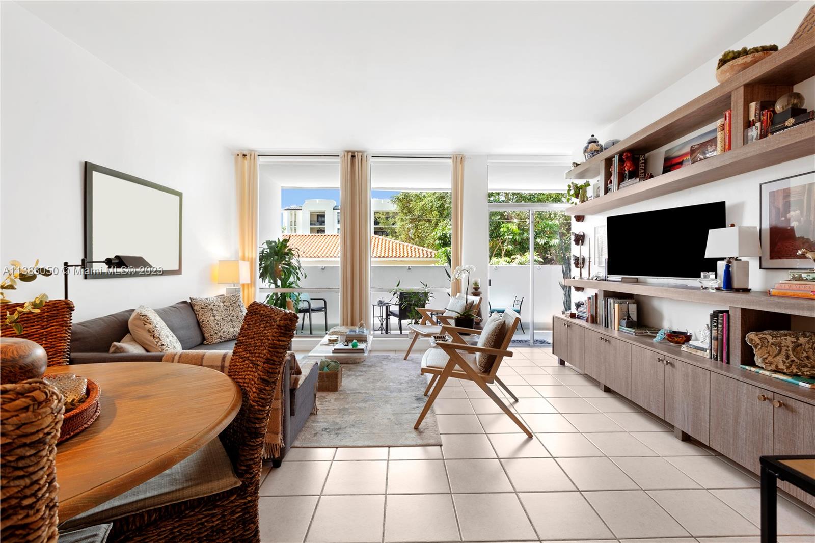 700 Biltmore Way # 207