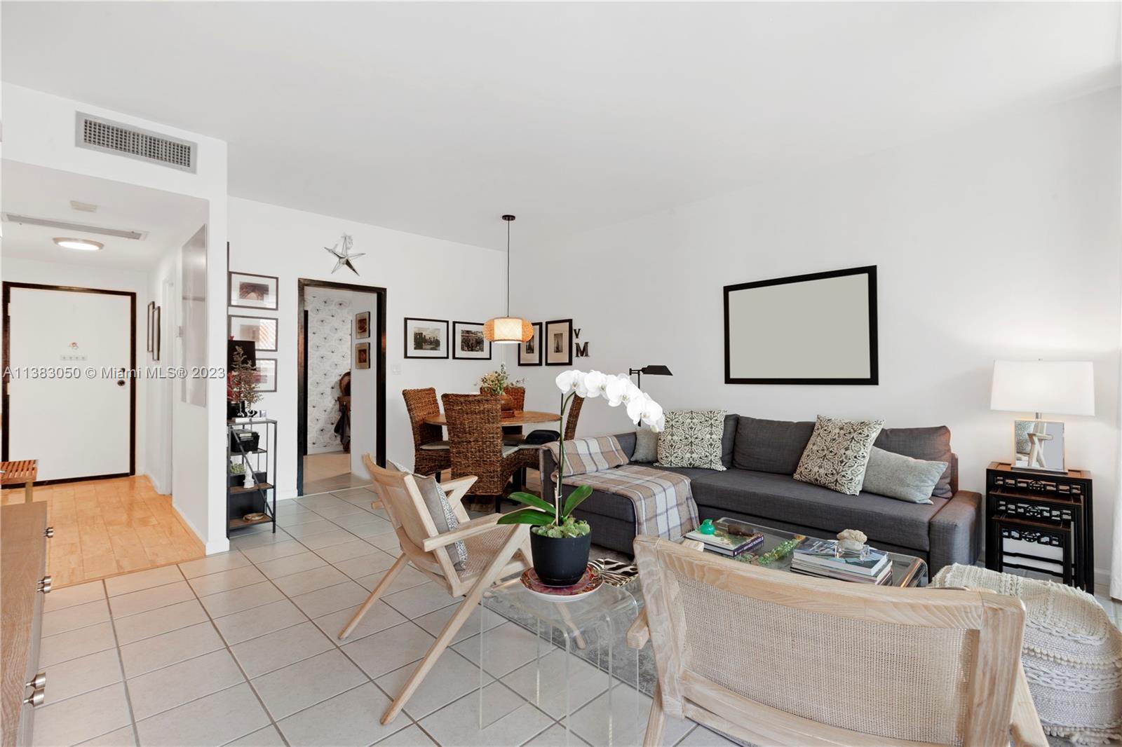 700 Biltmore Way # 207