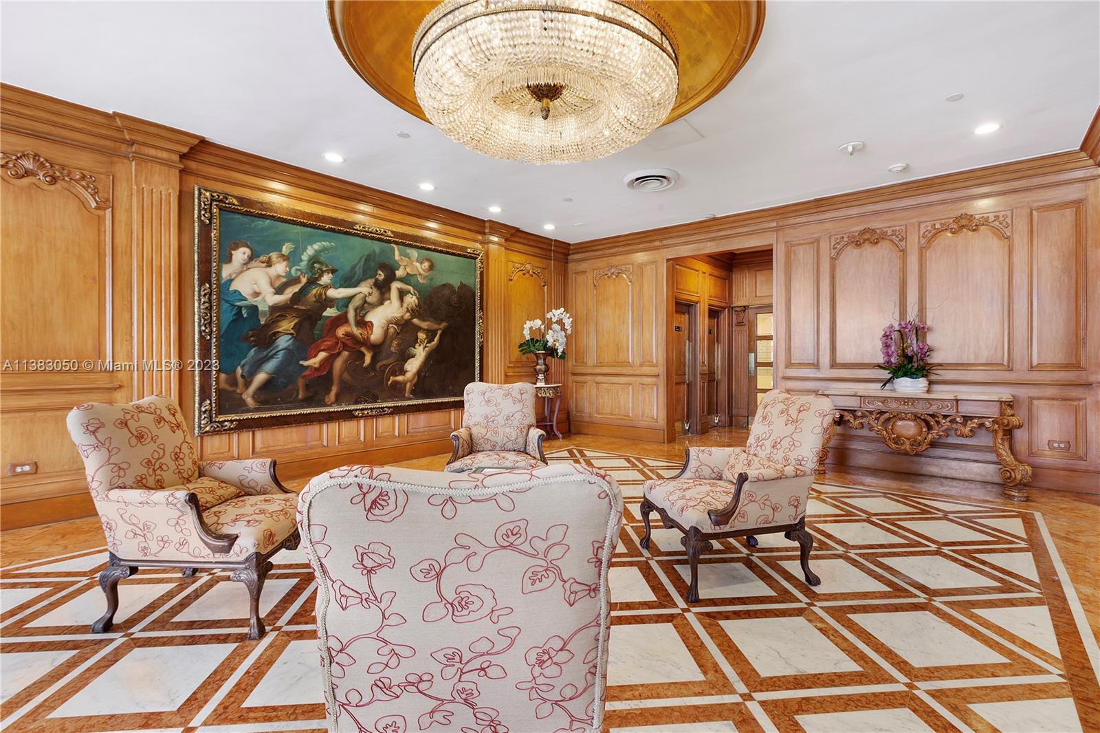 700 Biltmore Way # 207