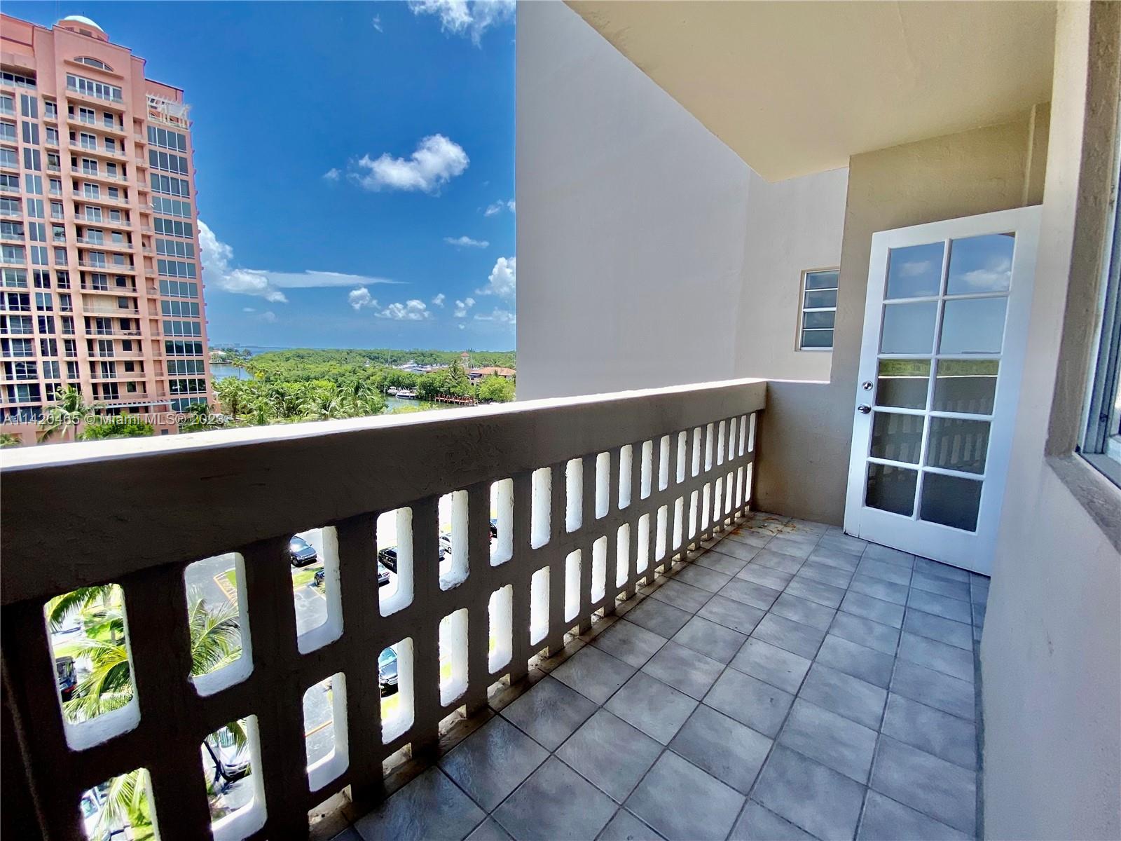 90 Edgewater Dr # 722