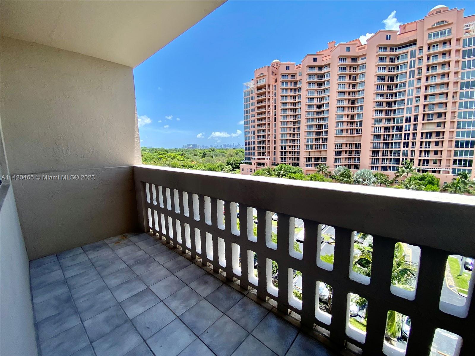 90 Edgewater Dr # 722