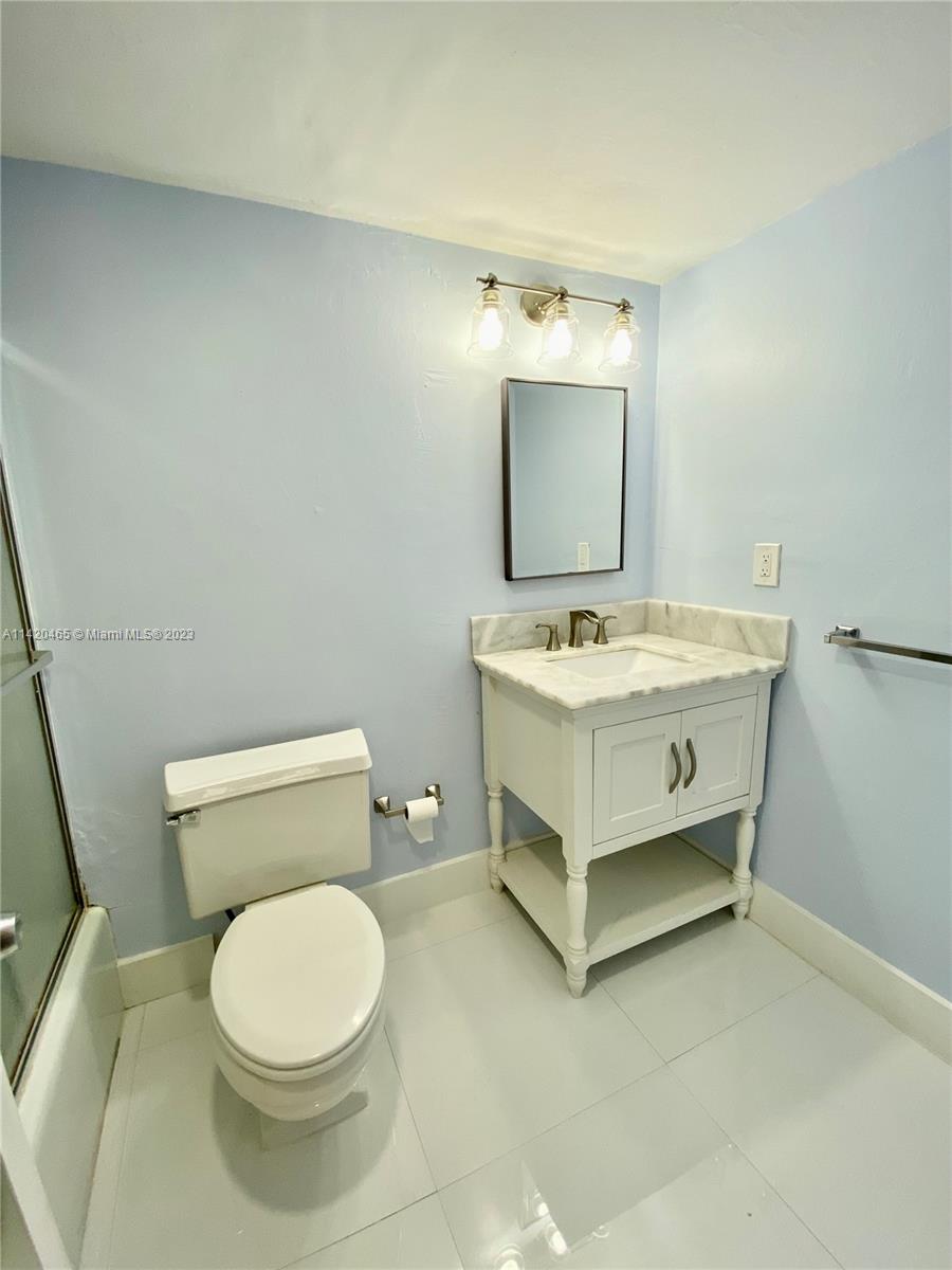 90 Edgewater Dr # 722