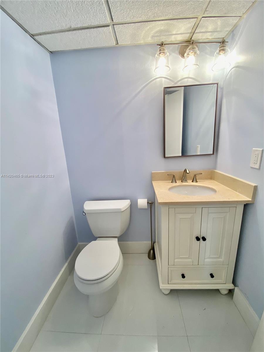 90 Edgewater Dr # 722