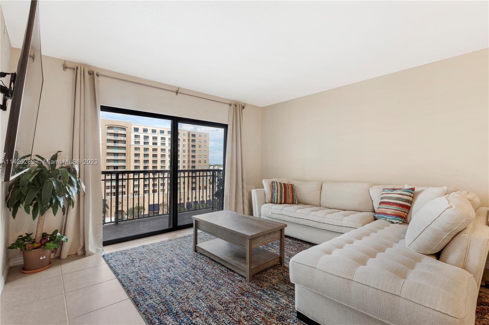 4242 NW 2nd St # 906