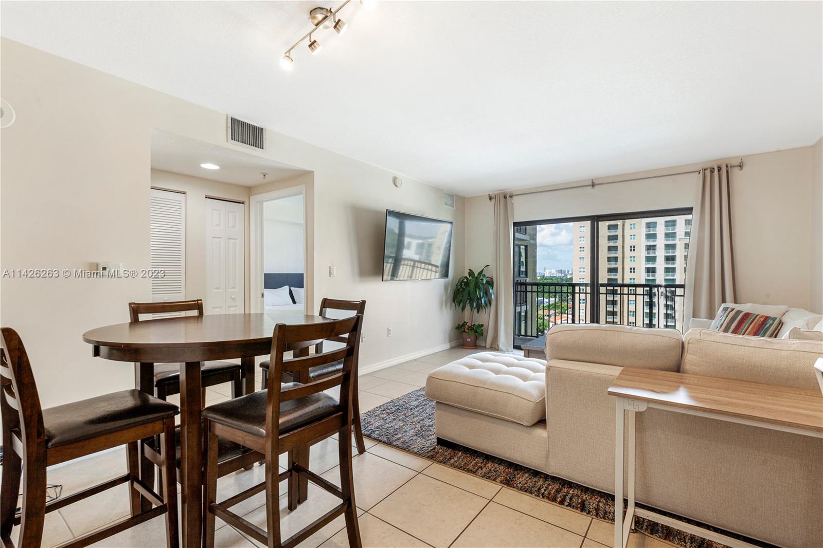 4242 NW 2nd St # 906