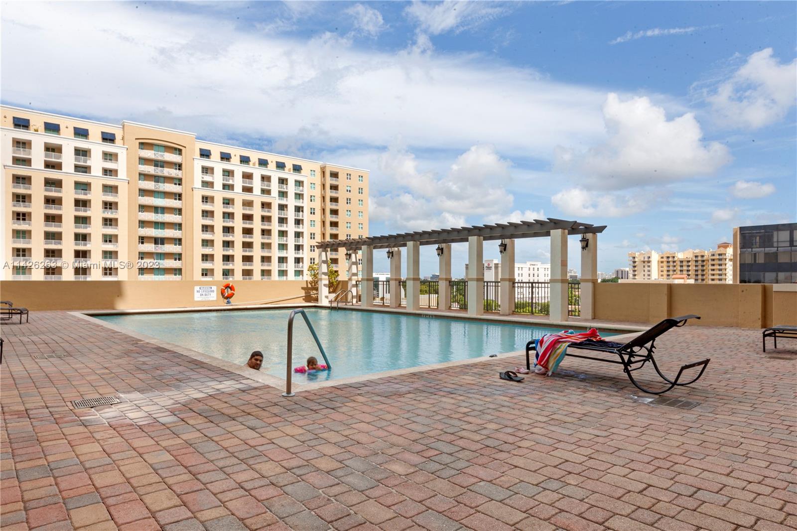 4242 NW 2nd St # 906