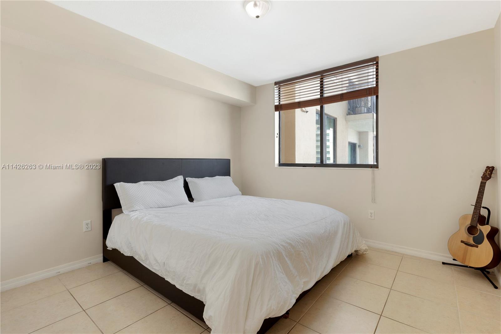 4242 NW 2nd St # 906