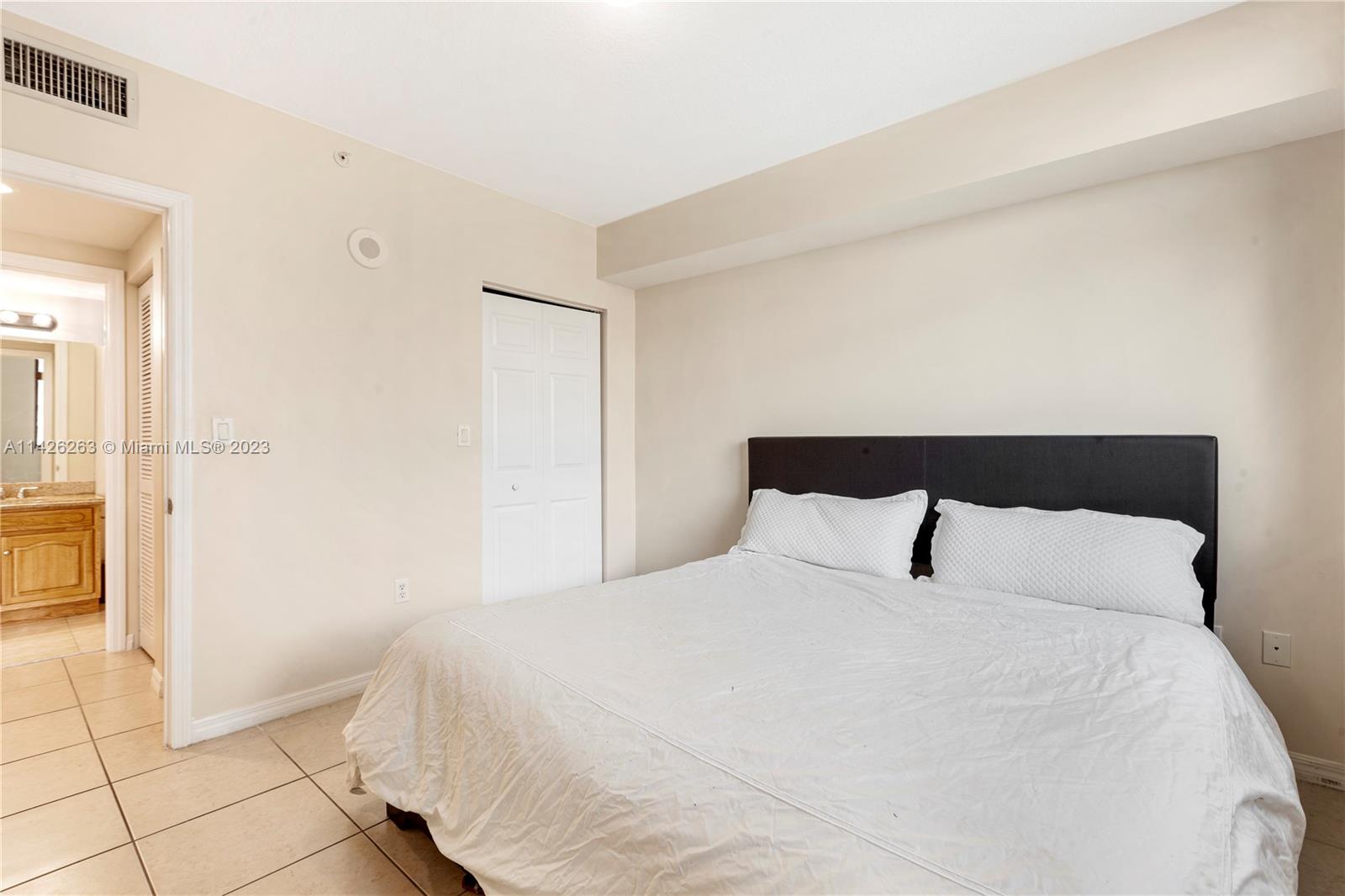 4242 NW 2nd St # 906