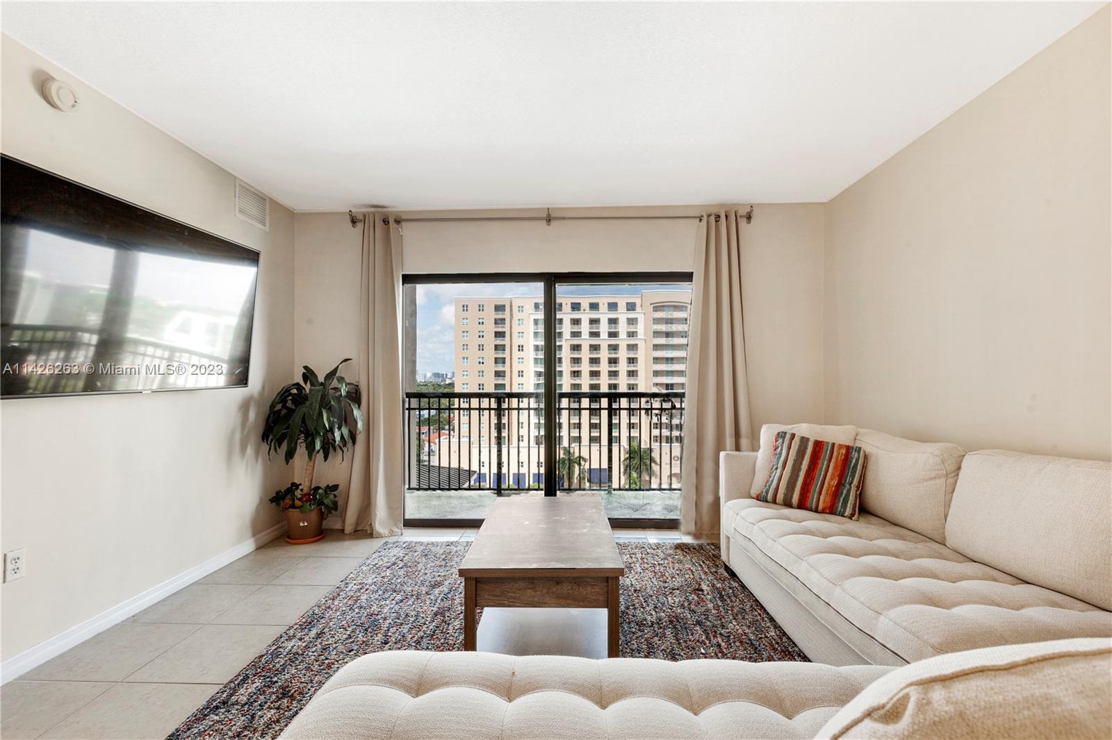 4242 NW 2nd St # 906