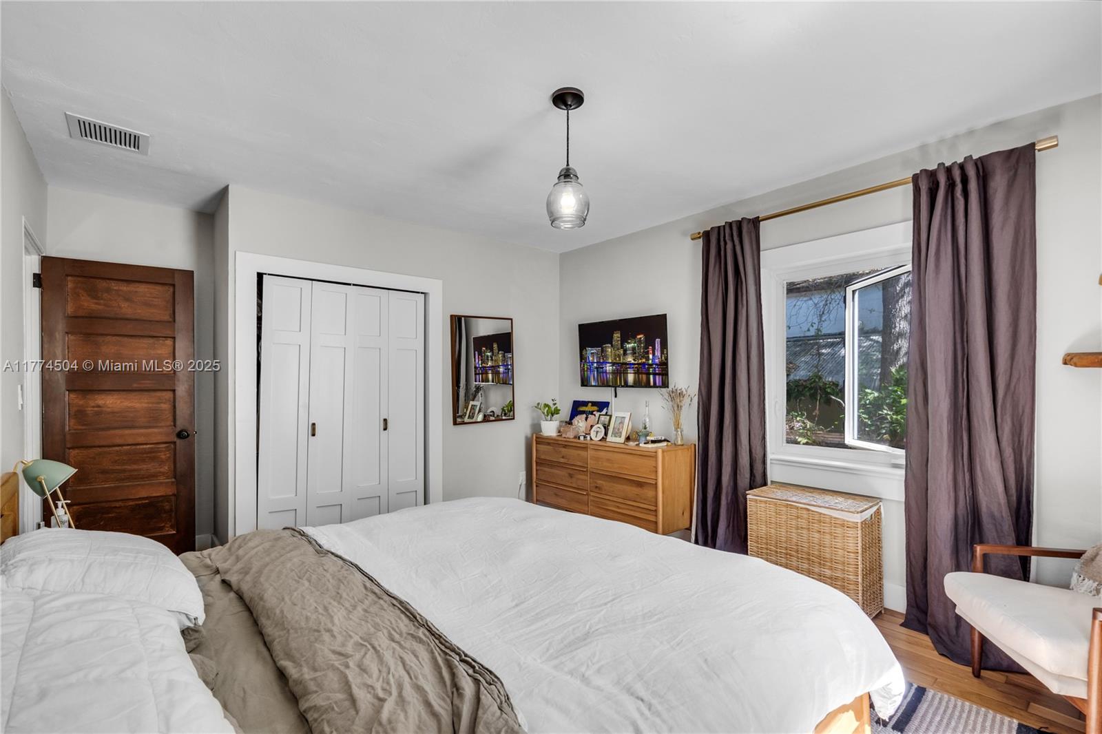 2431 Swanson Ave
