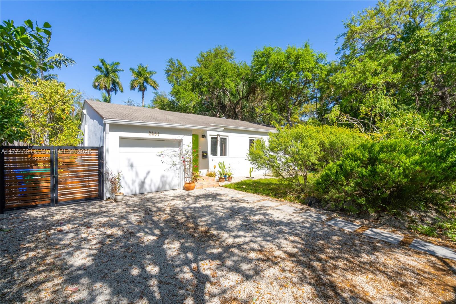 2431 Swanson Ave