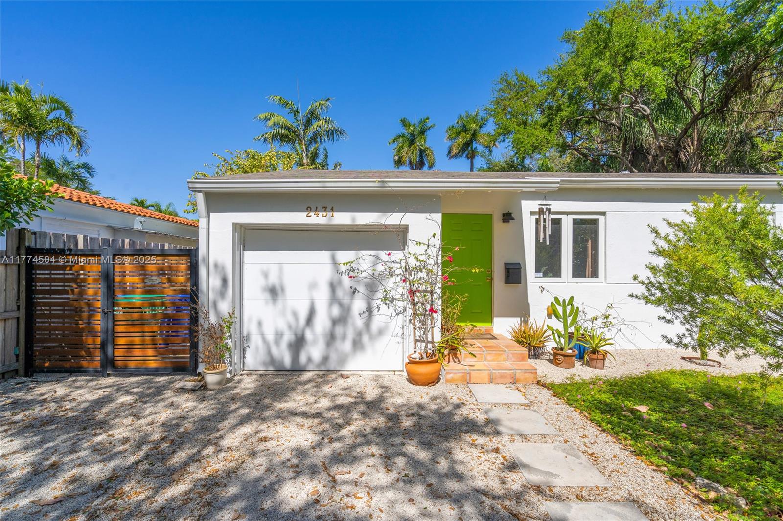 2431 Swanson Ave