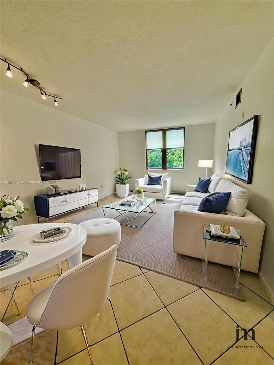 2630 SW 28th St # 38