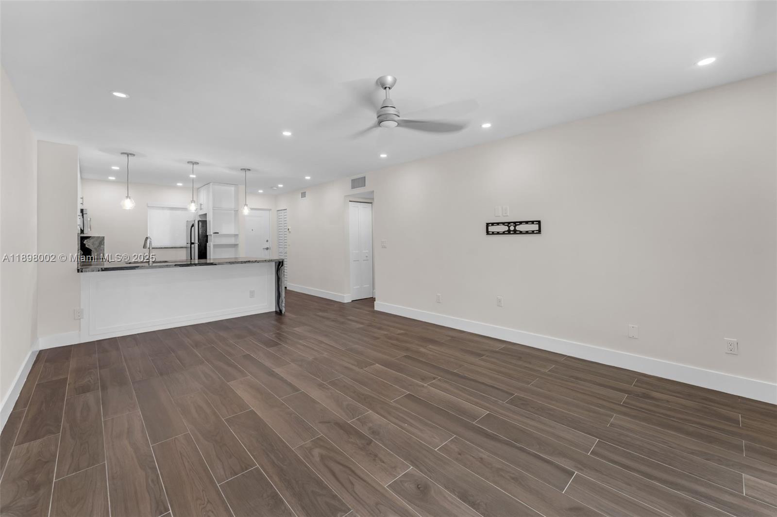 7707 Camino Real # B205, Miami Unit: B205