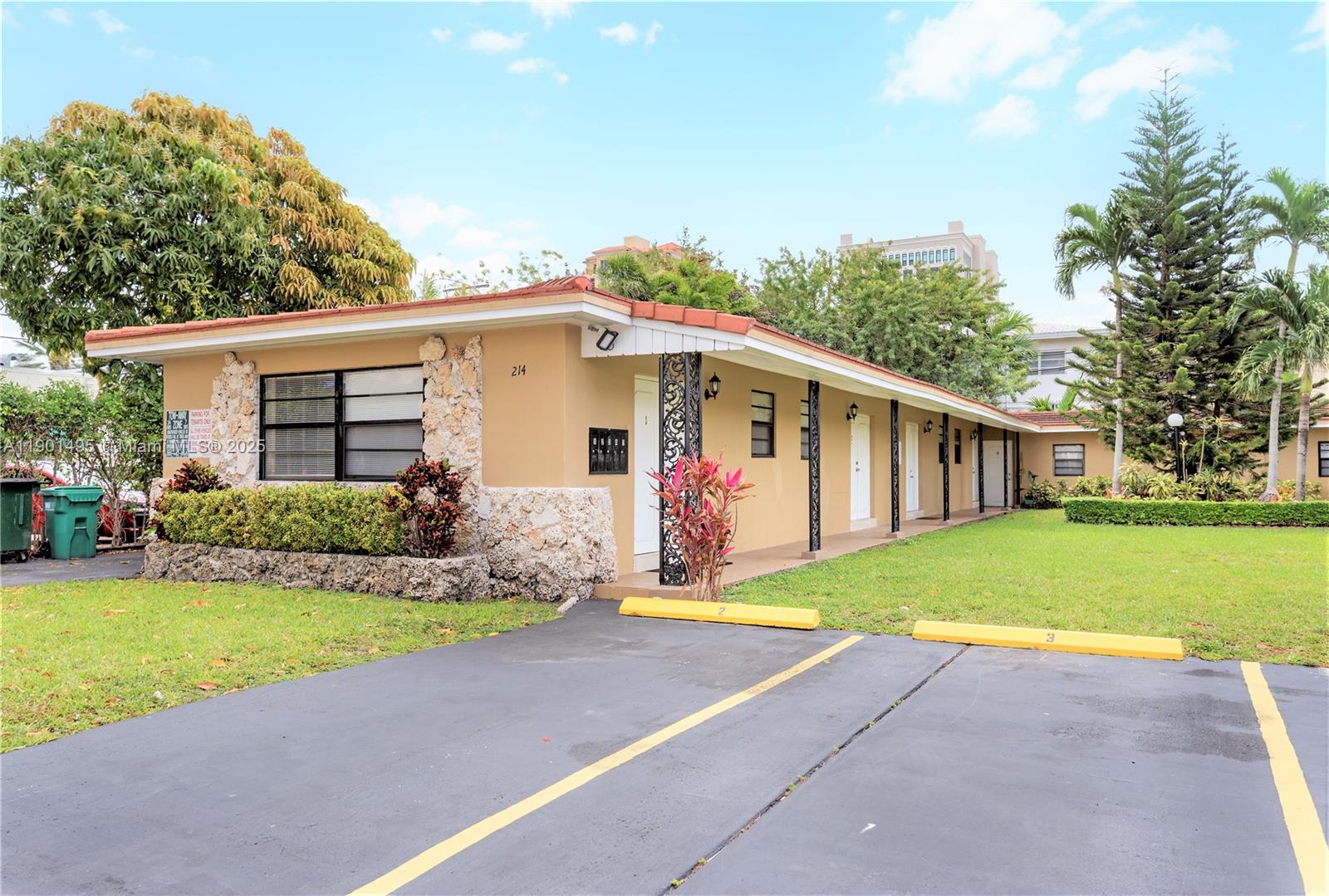 214 Salamanca Ave # 8, Coral Gables Unit: 8