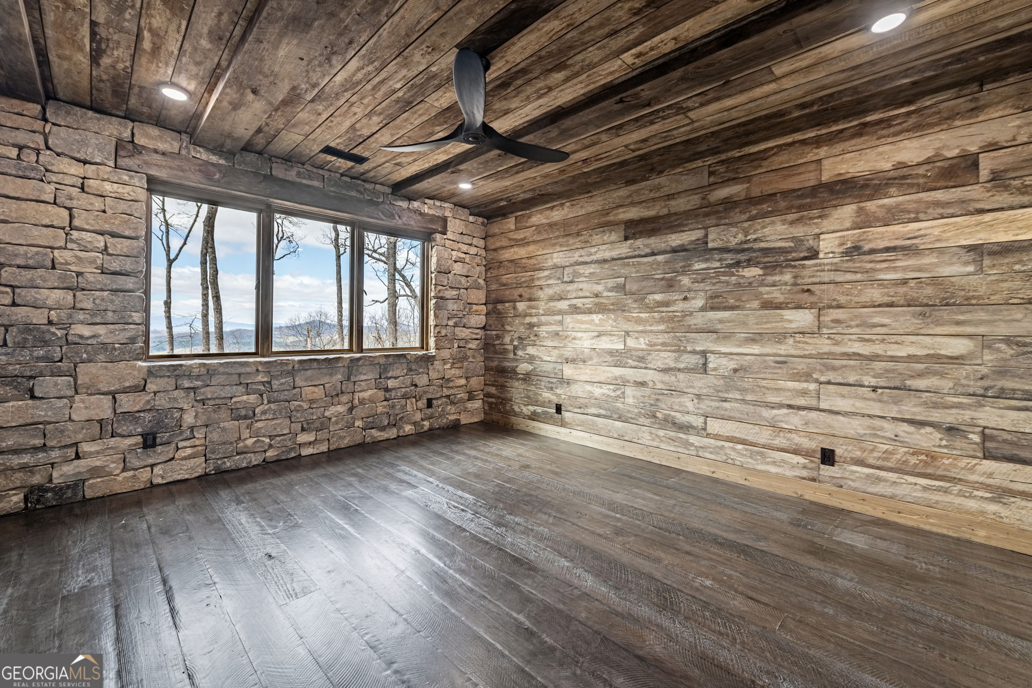 899 Dana Rd