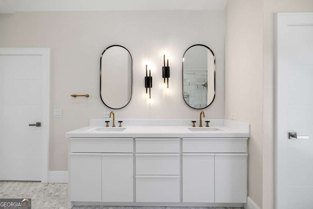 1281 #4 E Main Street