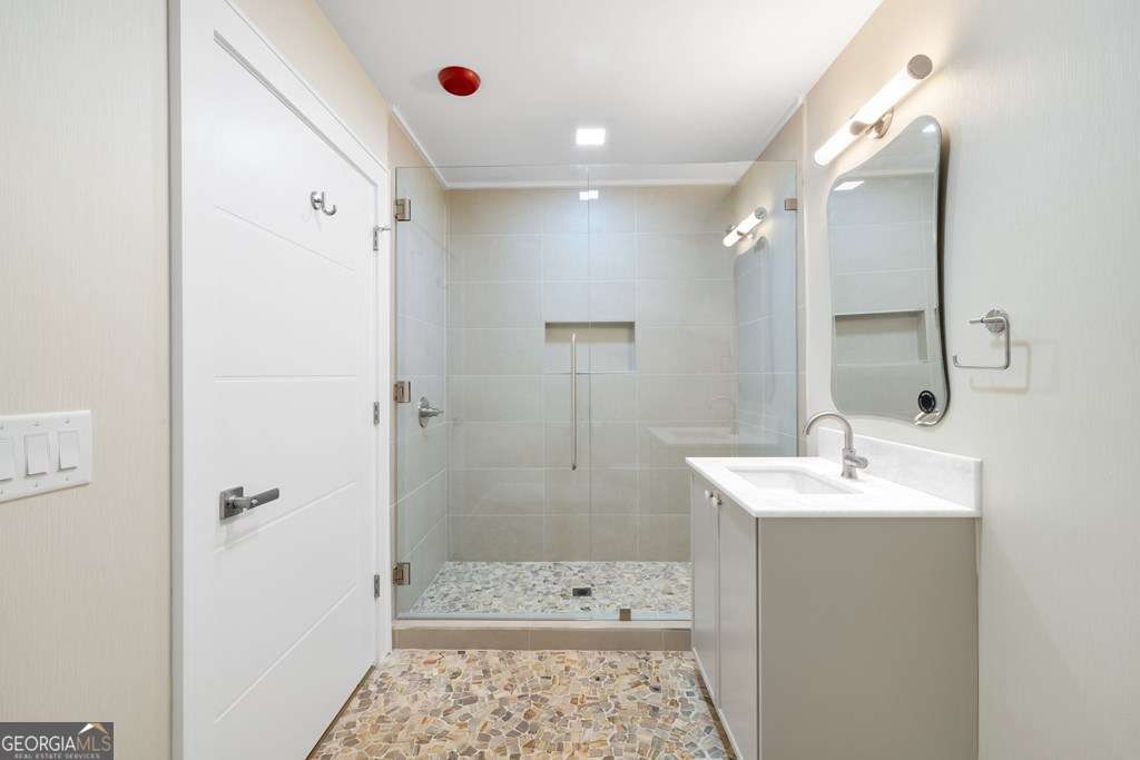 1281 #4 E Main Street