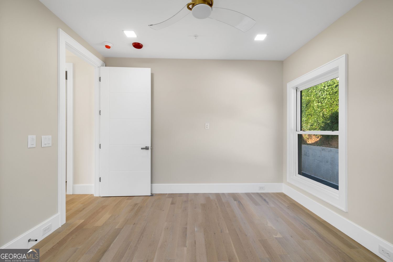 1281 E Main Street # 4