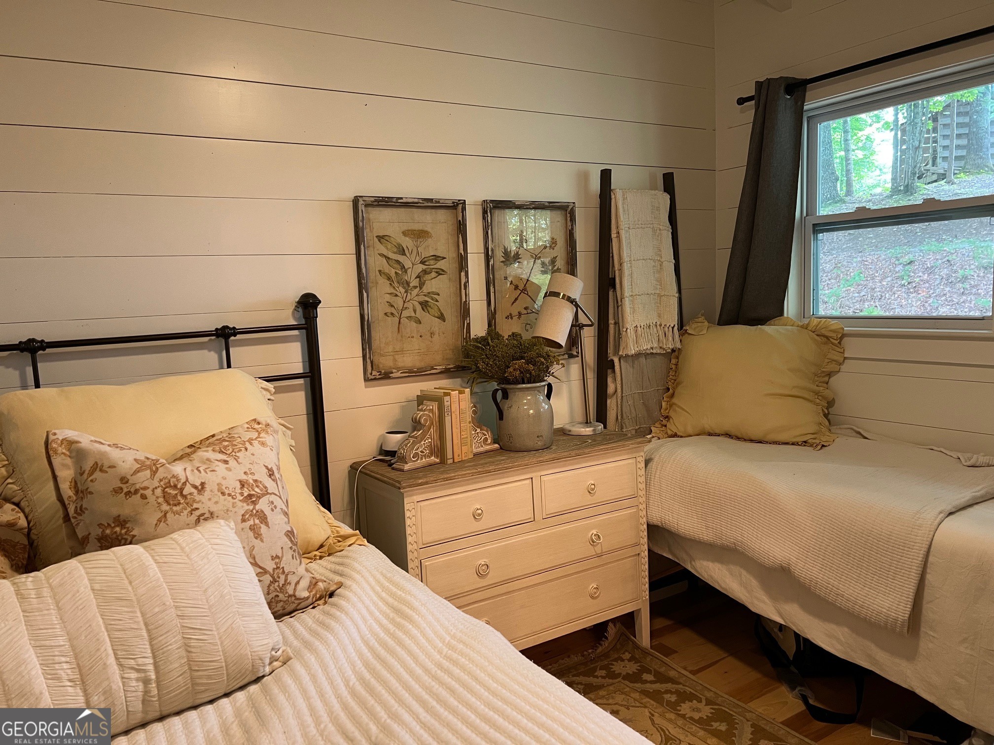 210 E Overbend Trail