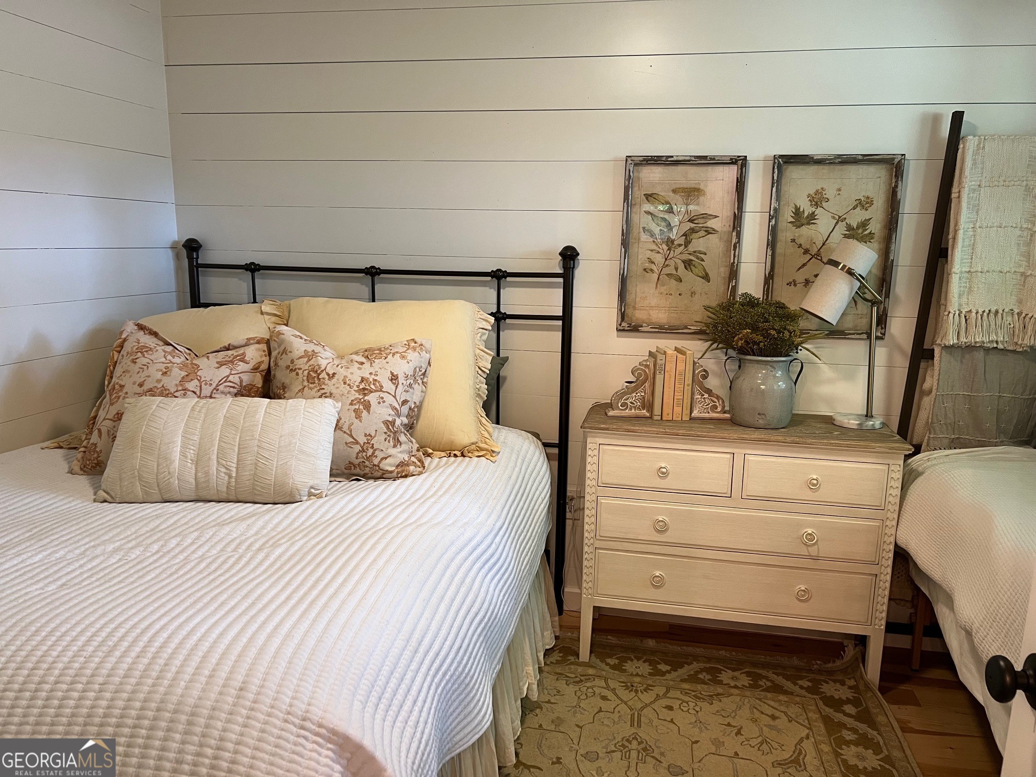 210 E Overbend Trail