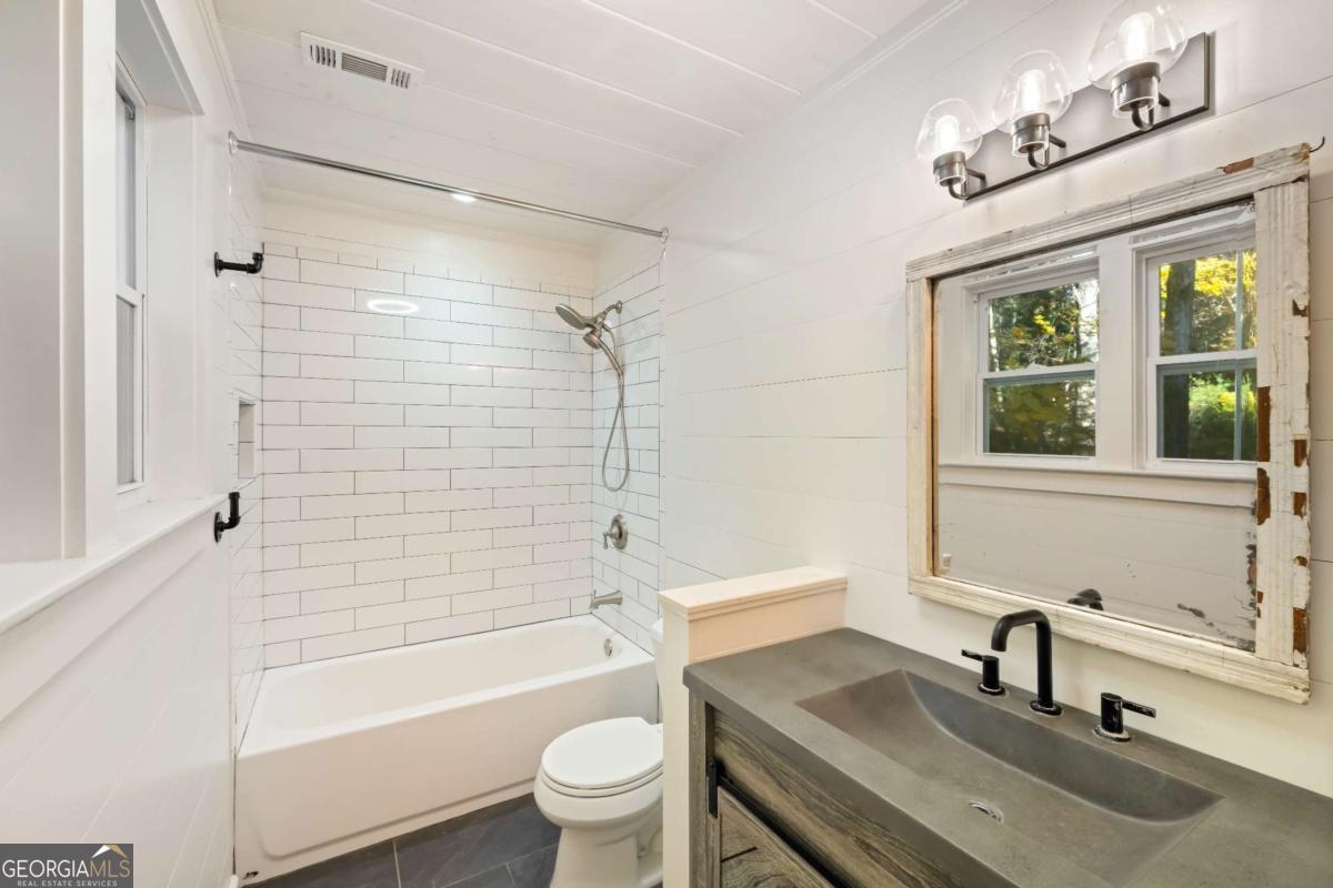 210 E Overbend Trail