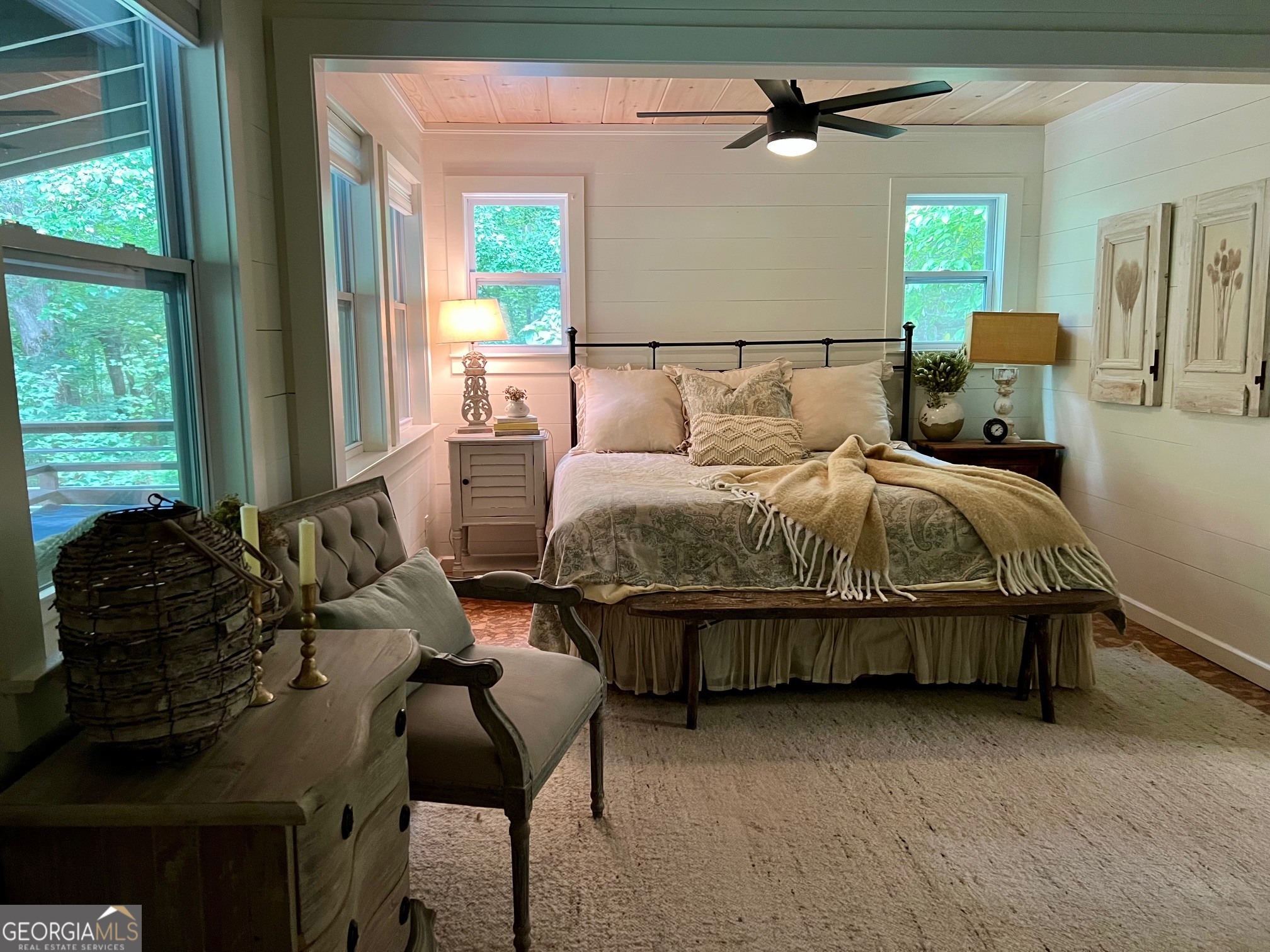 210 E Overbend Trail