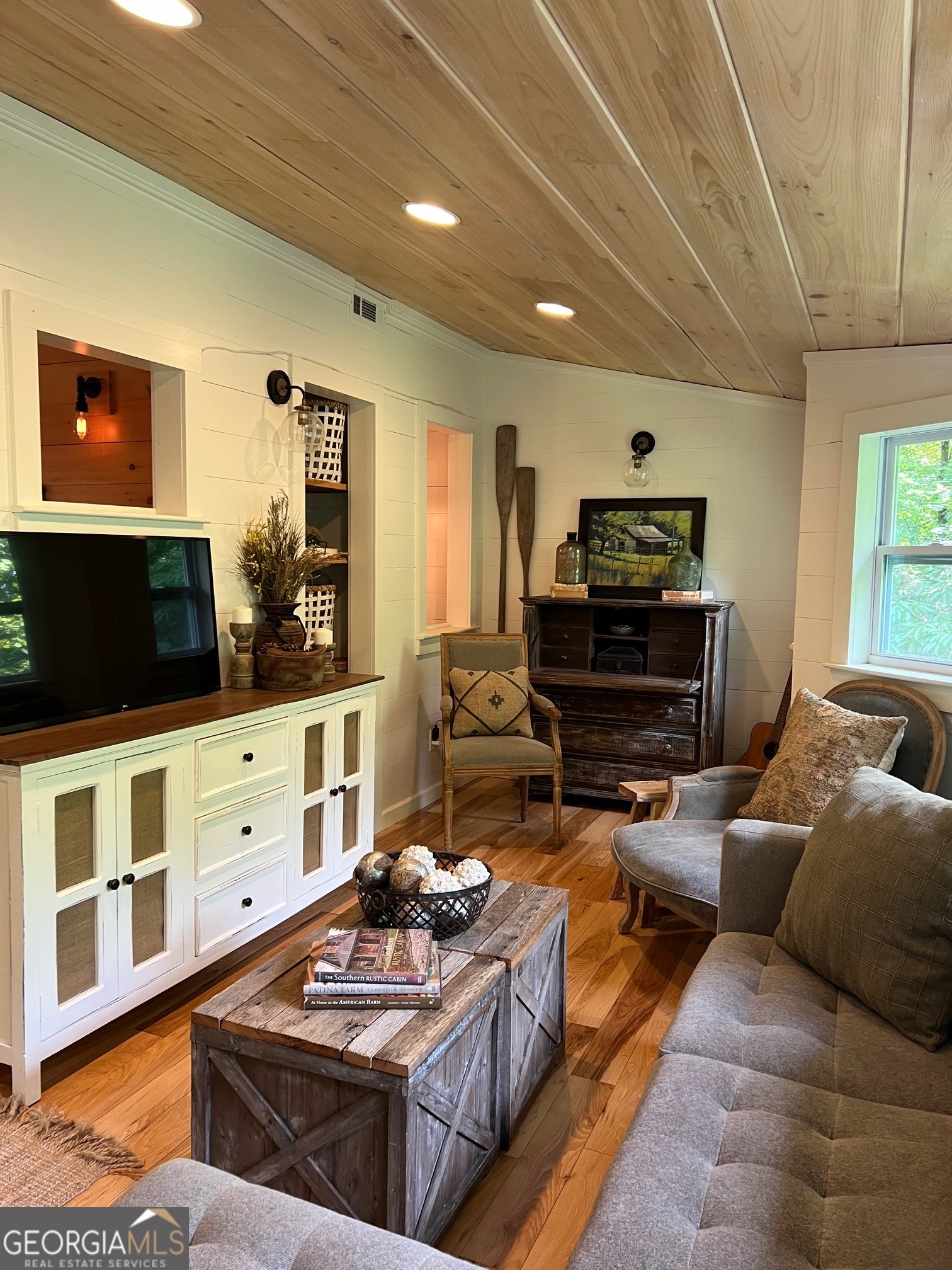 210 E Overbend Trail