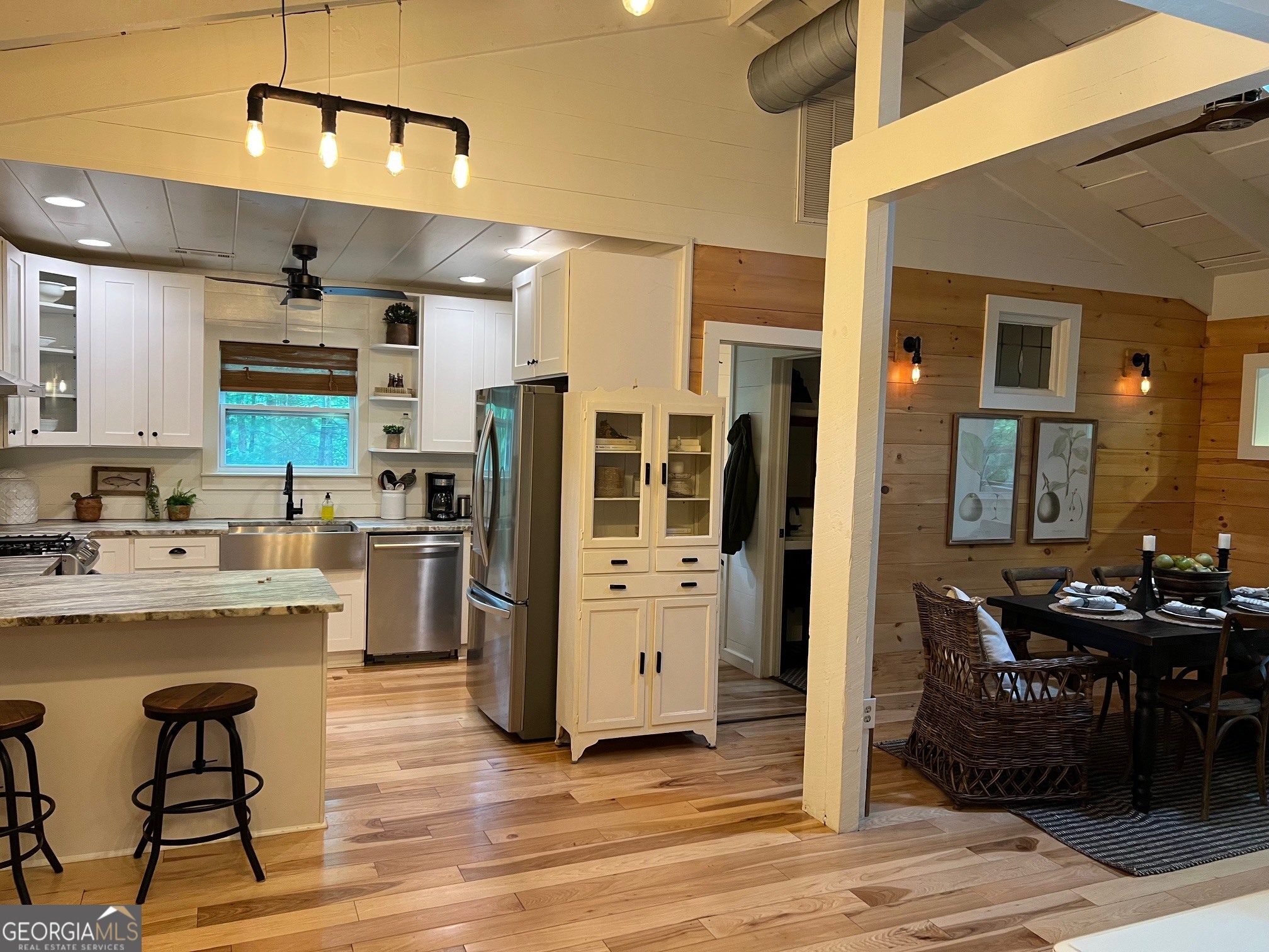 210 E Overbend Trail