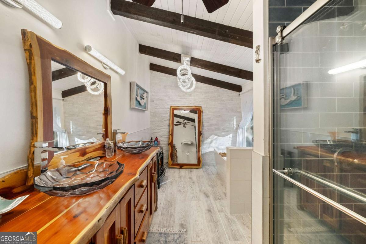 100 Stanley Creek Crossing