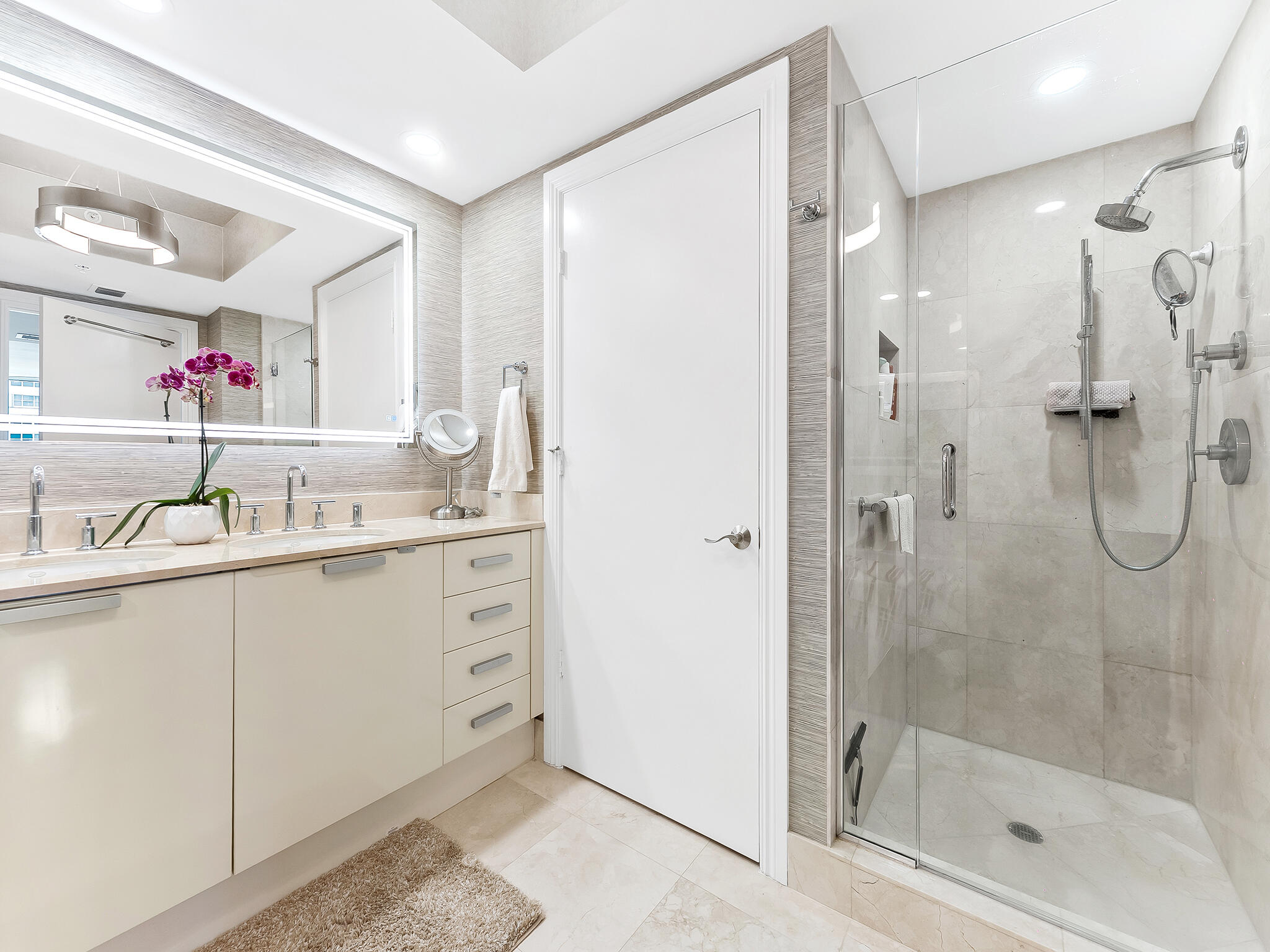 715 Bayshore Drive 606