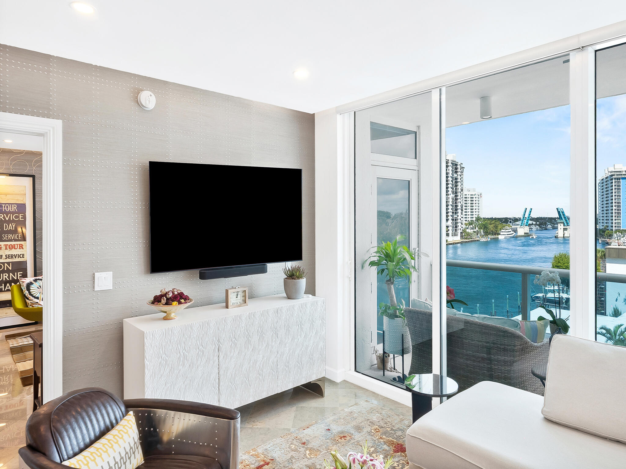 715 Bayshore Drive 606