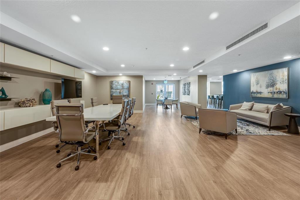 715 Bayshore Drive 606