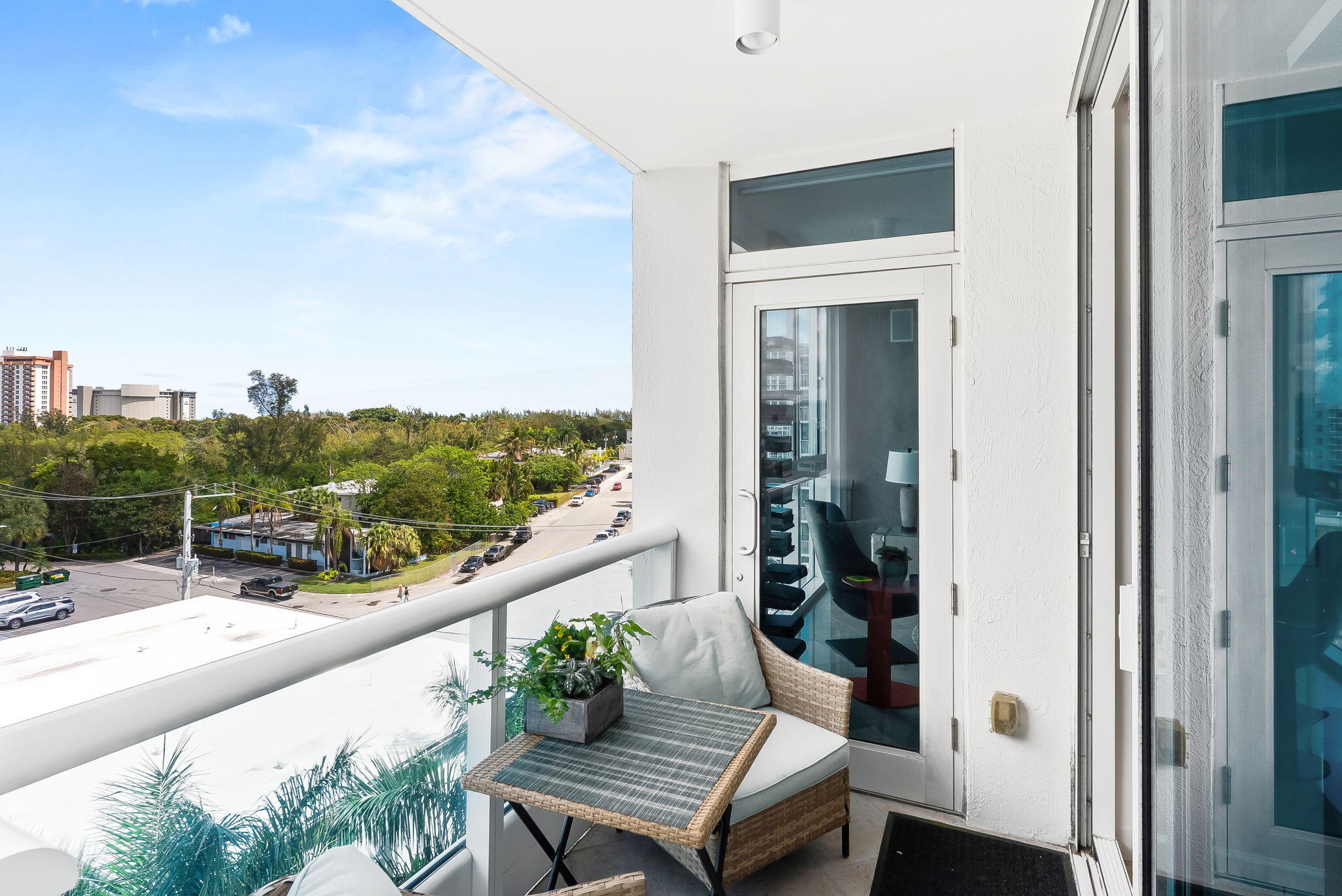 715 Bayshore Drive 606