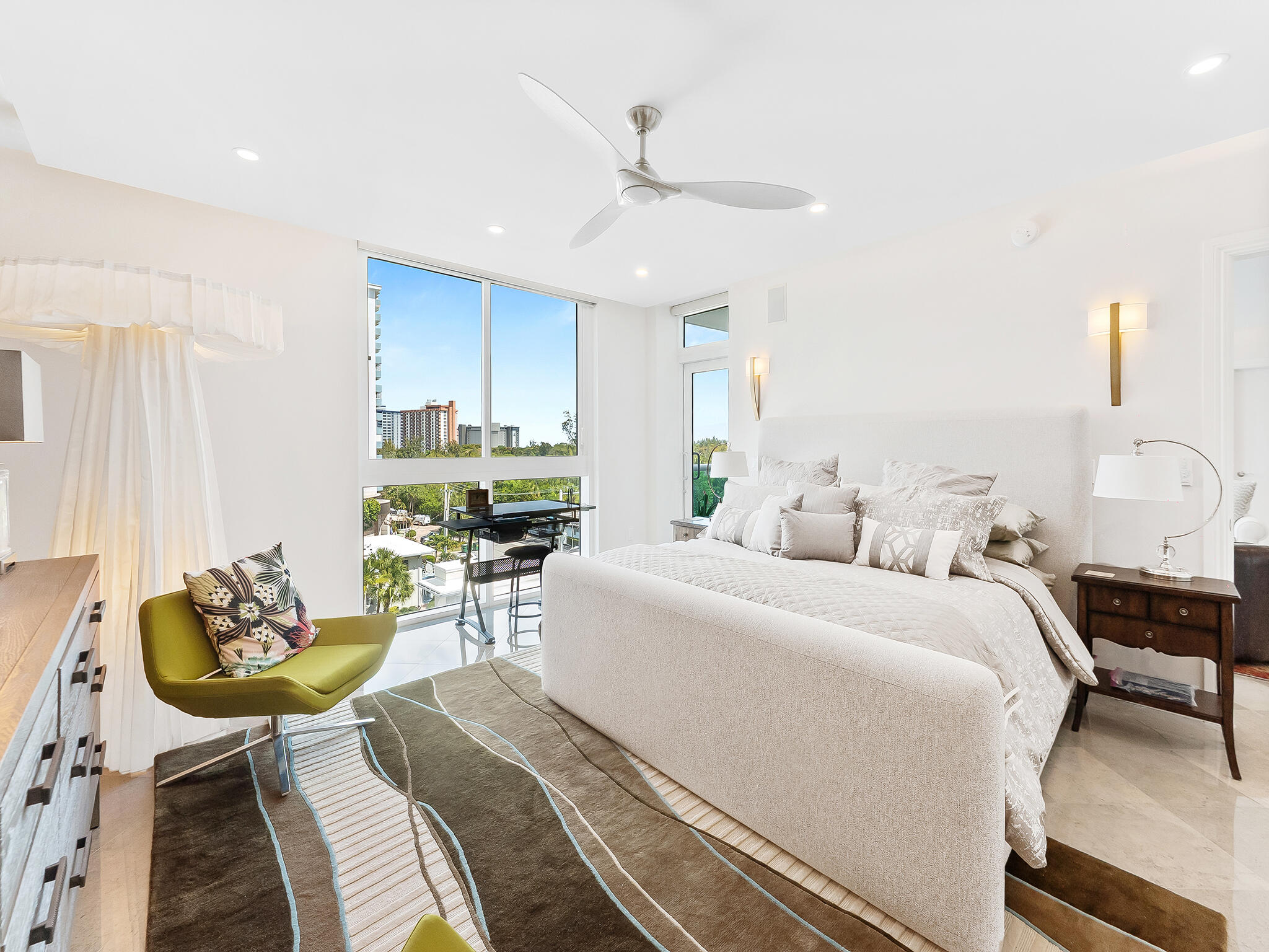 715 Bayshore Drive 606