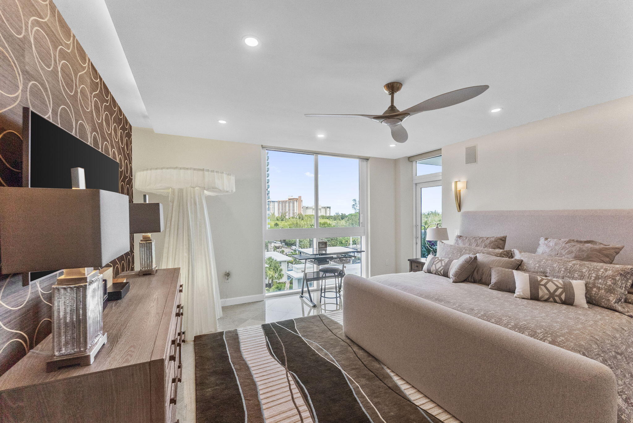 715 Bayshore Drive 606