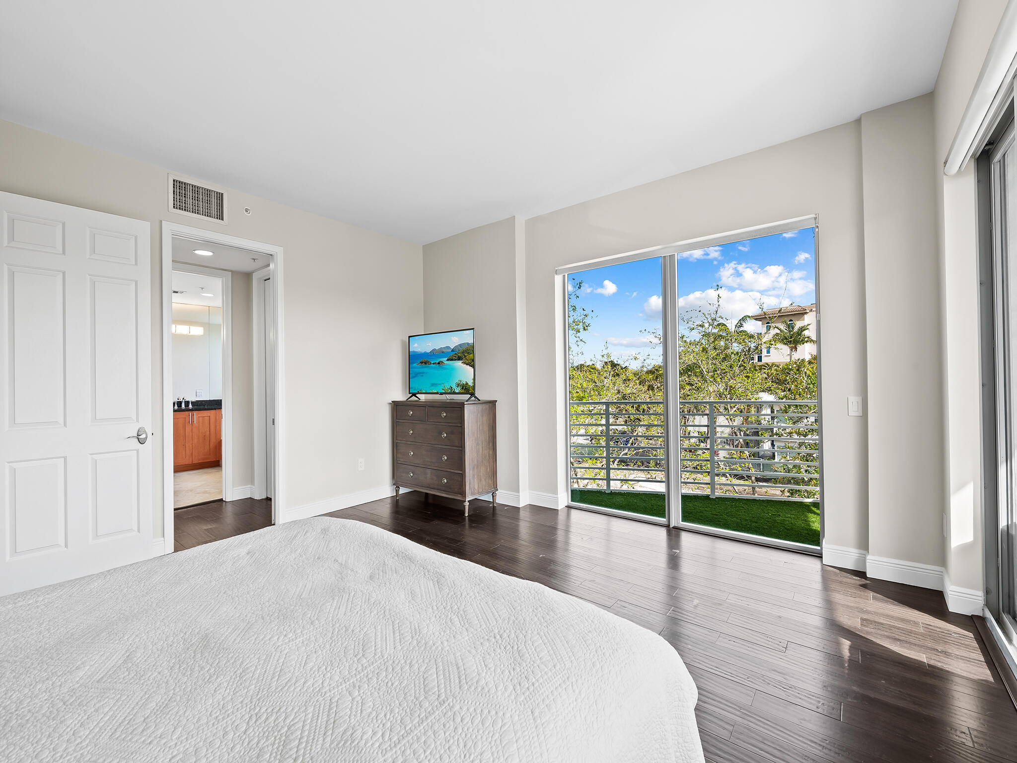 444 Hendricks Isle 301