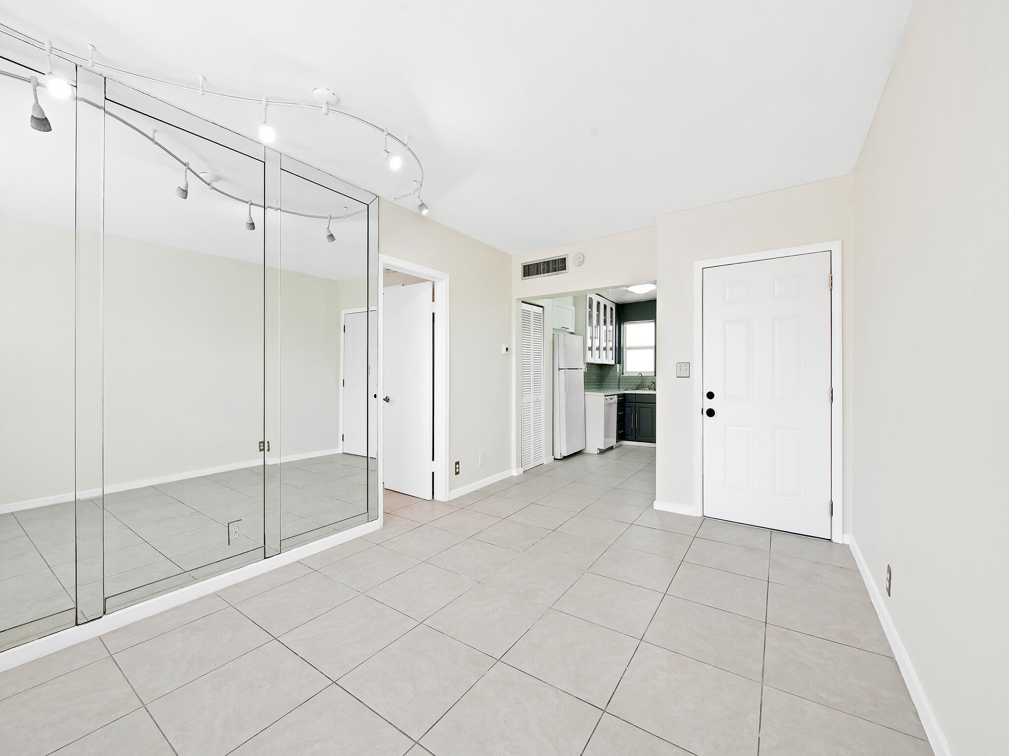 2238 Monroe Street 306