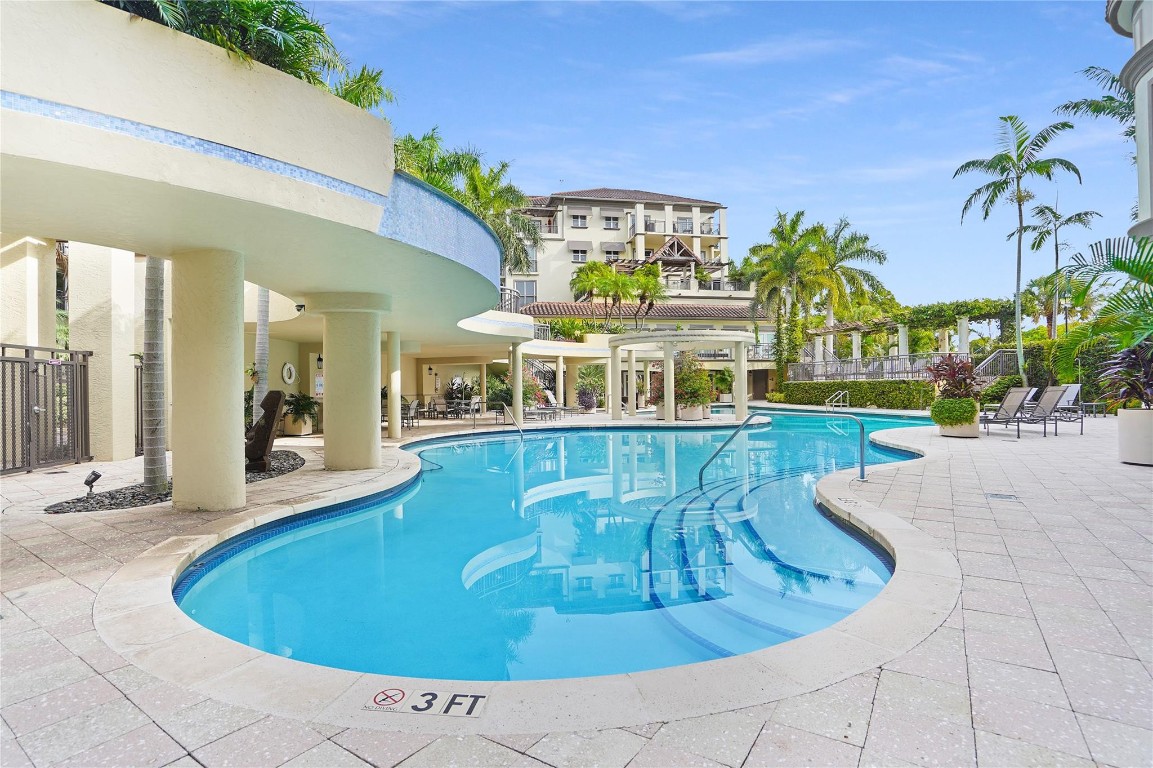 2631 NE 14th Ave Unit: 209