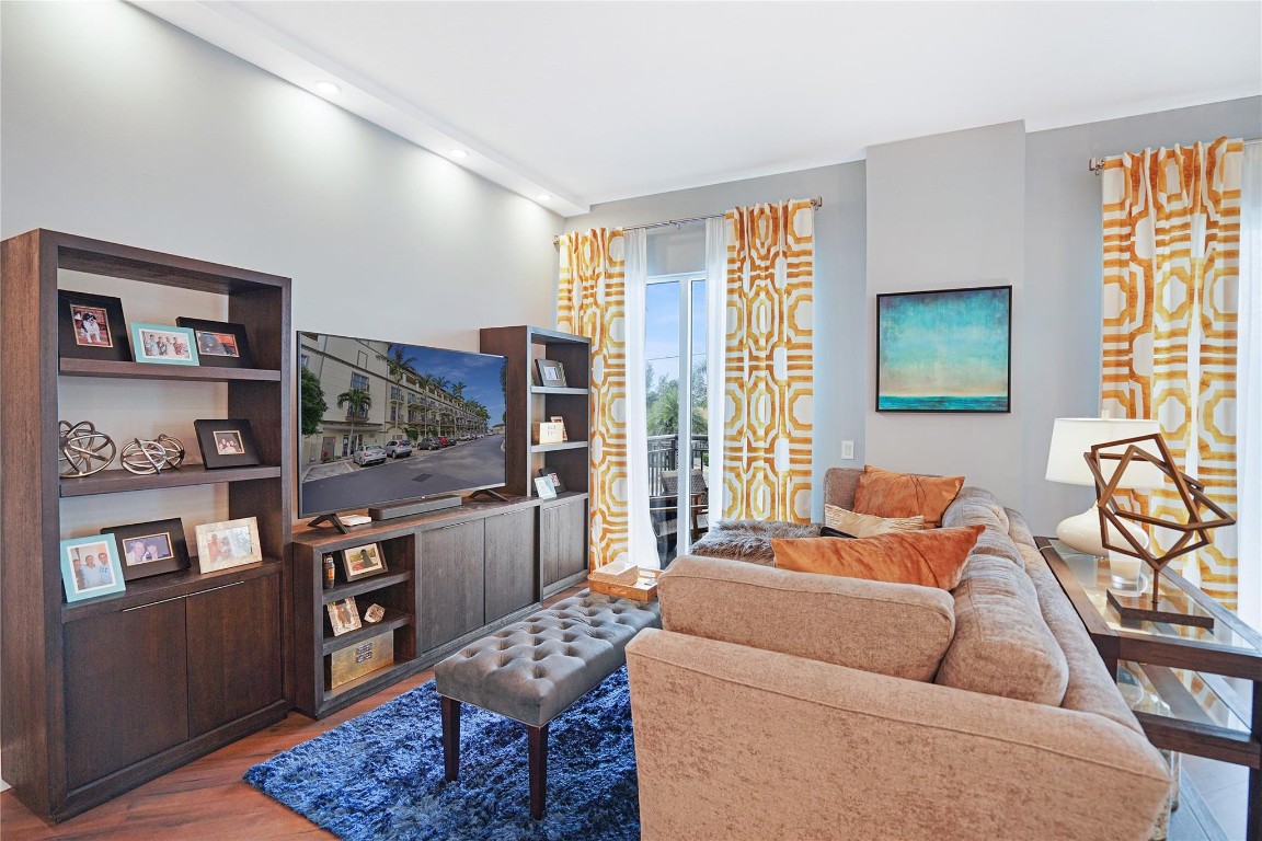 2631 NE 14th Ave Unit: 209