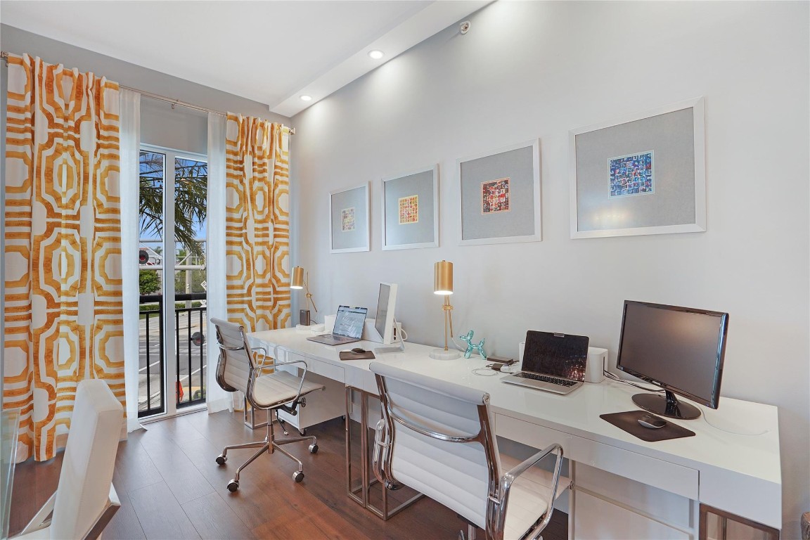 2631 NE 14th Ave Unit: 209