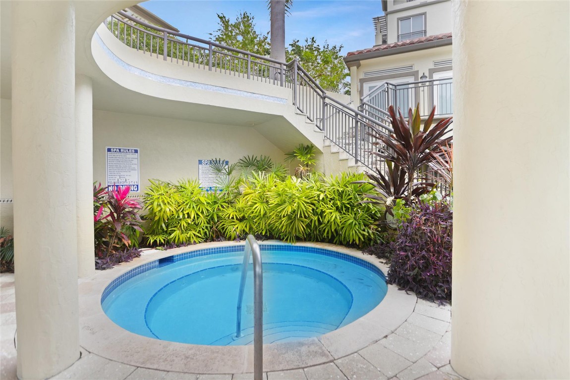 2631 NE 14th Ave Unit: 209