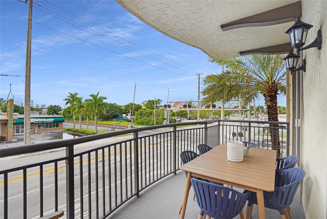 2631 NE 14th Ave Unit: 209