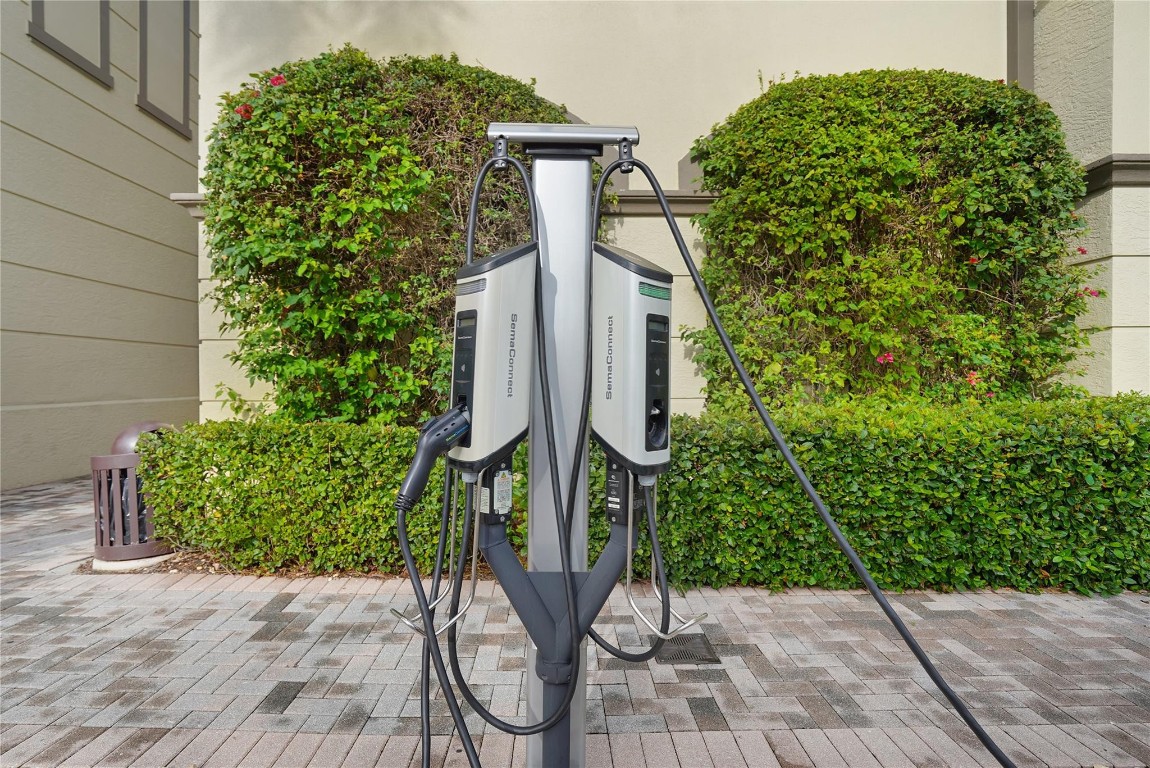 2631 NE 14th Ave Unit: 209